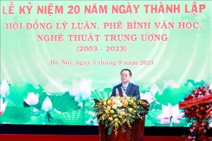 Đồng chí Nguyễn Trọng Nghĩa, Bí thư Trung ương Đảng, Trưởng Ban Tuyên giáo Trung ương phát biểu chúc mừng. Ảnh: TTXVN
