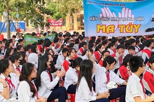 Cuộc thi "Trường học không ma túy" diễn ra sôi nổi với sự tham gia của nhiều học sinh Nam Định.