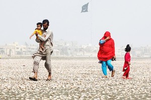 Nắng nóng kỷ lục đang diễn ra nhiều nơi tại Pakistan. (Ảnh: THE THIRD POLE)