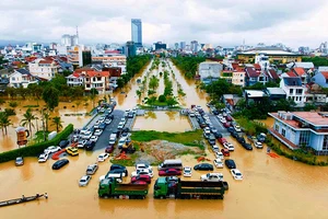 Trung tâm thành phố Huế, tỉnh Thừa Thiên Huế trong đợt ngập lụt vào giữa tháng 11 vừa qua. (Ảnh TRẦN THIÊN)