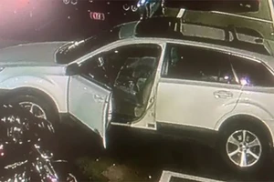 Sở Cảnh sát Lewiston công bố hình ảnh xe ô-tô có liên quan đến nghi phạm đang lẩn trốn. 
