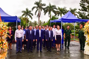Buổi lễ kỷ niệm 101 năm ngày sinh cố Thủ tướng Võ Văn Kiệt được tổ chức tại Tượng đài cố Thủ tướng trong khuôn viên Nhà máy lọc dầu Dung Quất.