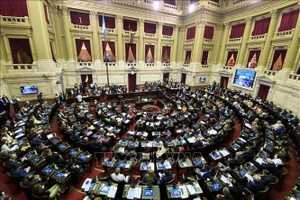 Một phiên họp của Hạ viện Argentina về thỏa thuận tái cơ cấu nợ giữa nước này và IMF.