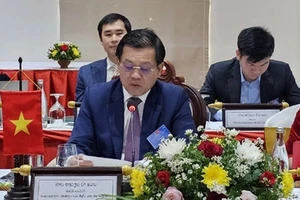 Thứ trưởng Nguyễn Bá Hoan phát biểu tại Hội nghị quan chức cao cấp Việt-Lào về lao động và phúc lợi xã hội. (Ảnh: Molisa)