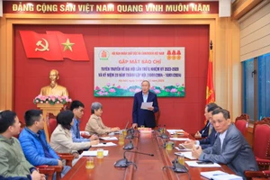 Thượng tướng Nguyễn Văn Rinh phát biểu tại buổi gặp mặt báo chí.