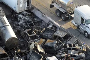 Hiện trường vụ tai nạn giao thông liên hoàn ở Ai Cập.