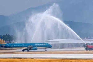 Máy bay Airbus A321 mang số hiệu VN-A396 của Vietnam Airlines hạ cánh thành công xuống sân bay Điện Biên.