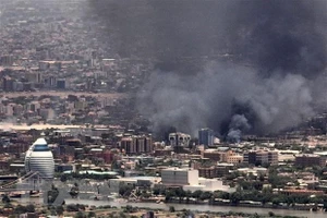 Khói bốc lên sau một trận giao tranh ở Sudan. (Ảnh minh họa. AFP/TTXVN)