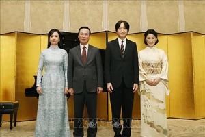 Chủ tịch nước Võ Văn Thưởng và Phu nhân cùng Hoàng Thái tử Akishino và Công nương. (Ảnh: TTXVN)