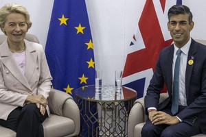 Chủ tịch Ủy ban châu Âu và Thủ tướng Anh nhất trí phối hợp giải quyết các vấn đề liên quan Nghị định thư Bắc Ireland.