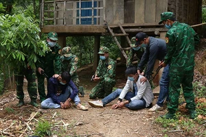 Lực lượng Bộ đội Biên phòng tỉnh Điện Biên vây bắt tội phạm ma túy trên khu vực biên giới Việt Nam-Lào.