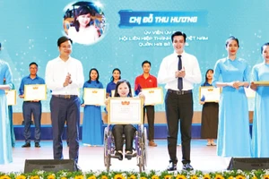 Đỗ Thu Hương được tuyên dương “Thanh niên sống đẹp”.