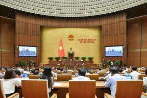 Quang cảnh phiên họp toàn thể của Quốc hội khóa XV thảo luận về Luật Đất đai 2024.