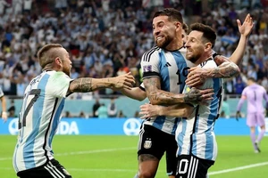 [Ảnh] Nhìn lại World Cup ngày thứ 14: Hà Lan, Argentina hẹn nhau ở tứ kết