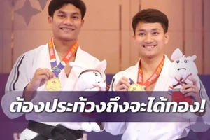 Bộ đôi VĐV Thái Lan được trao đồng HCV với 2 võ sĩ Campuchia. (Nguồn: Siam Sport)