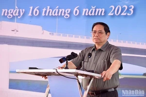 Thủ tướng Phạm Minh Chính phát biểu tại lễ khánh thành dự án cầu Như Nguyệt (giai đoạn 2). (Ảnh: TRẦN HẢI) 