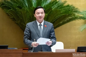 Phó Chủ tịch Quốc hội Nguyễn Khắc Định phát biểu bế mạc phiên chất vấn và trả lời chất vấn. (Ảnh: DUY LINH)