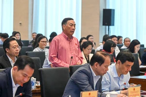 Đại biểu Phạm Văn Hòa (đoàn Đồng Tháp) tham gia ý kiến trong phiên thảo luận sáng 27/3. (Ảnh: DUY LINH)