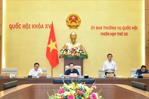 Phó Chủ tịch Quốc hội Nguyễn Khắc Định điều hành phiên họp cho ý kiến về dự án Luật Tư pháp người chưa thành niên. (Ảnh: DUY LINH)