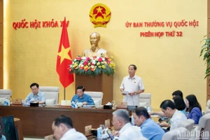 Phó Chủ tịch Quốc hội Trần Quang Phương điều hành phiên họp. (Ảnh: DUY LINH)