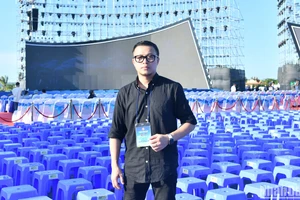 Ông Đặng Lê Minh Trí, Tổng đạo diễn chương trình nghệ thuật khai mạc Lễ hội Vì hòa bình. (Ảnh: ĐĂNG KHOA)