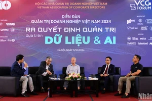 Quang cảnh phiên tọa đàm tại Diễn đàn Quản trị doanh nghiệp Việt Nam 2024 sáng 11/10. 