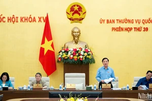 Phó Chủ tịch Quốc hội Nguyễn Khắc Định phát biểu bế mạc phiên họp. (Ảnh: DUY LINH)