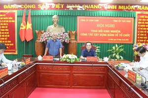 Phó Bí thư Thường trực Tỉnh ủy Kon Tum A Pớt, phát biểu tại buổi làm việc với lãnh đạo Tỉnh ủy Trà Vinh.