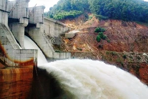 Các công trình thủy điện tại Thừa Thiên Huế đang vận hành điều tiết lưu lượng nước tại hồ an toàn để sẵn sàng đón lũ.