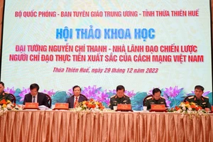 Đoàn Chủ tịch điều hành Hội thảo Đại tướng Nguyễn Chí Thanh - Nhà lãnh đạo chiến lược, người chỉ đạo thực tiễn xuất sắc của cách mạng Việt Nam.
