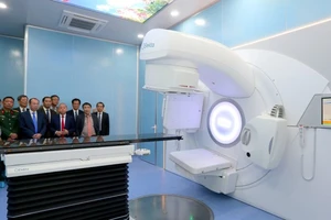 Hệ thống xạ trị Synergy 160 lá thế hệ mới là máy xạ trị gia tốc Elekta thứ 3 được đưa vào sử dụng tại Bệnh viện Trung ương Huế. (Ảnh: Th.Hiển)
