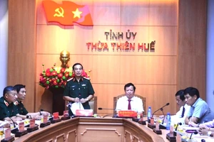 Đại tướng Phan Văn Giang thăm, làm việc với Ban Thường vụ Tỉnh ủy Thừa Thiên Huế.