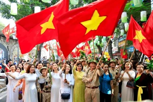Hà Nội tái hiện lại hình ảnh đoàn quân chiến thắng trở về Giải phóng Thủ đô ngày 10/10/1954.