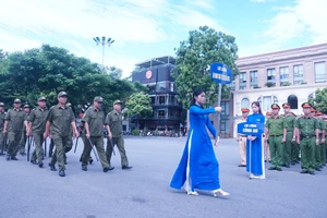 Lực lượng tham gia bảo vệ ANTT ở cơ sở tại Hà Nội chính thức được ra mắt.