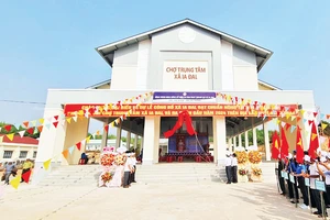 Khánh thành Chợ Trung tâm xã Ia Đal nhân dịp xã công bố xã đạt chuẩn nông thôn mới. 