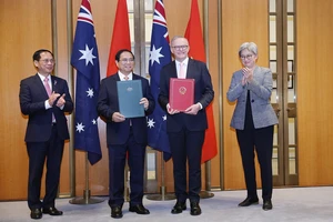Thủ tướng Phạm Minh Chính và Phu nhân hội kiến Toàn quyền Australia David Hurley và Phu nhân. (Ảnh TTXVN) 