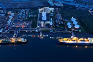 Tiếp nhận thành công chuyến hàng LNG đầu tiên về kho LNG Thị Vải.