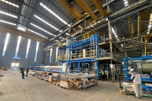 Mô-đun điện phân hydro được tổ hợp lắp đặt tại Xưởng chế tạo Phà Rừng (huyện Thủy Nguyên, TP Hải Phòng). (Ảnh QUANG HƯNG)