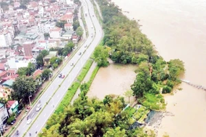 Bãi sông đoạn qua phường Tứ Liên, quận Tây Hồ ngập sâu trong đợt mưa lũ tháng 9 vừa qua. 