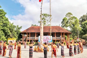 Tái hiện lễ tạ ơn thần núi của đồng bào dân tộc Cơ Tu ở huyện A Lưới.