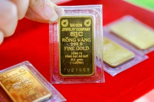 Sẽ đấu thầu bán 16.800 lượng vàng miếng SJC , Ngân hàng Nhà nước Việt Nam giảm giá tham chiếu về 80,7 triệu đồng/lượng.