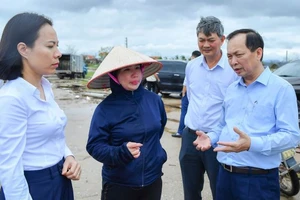 Đoàn công tác đã tới thăm, chia sẻ và động viên đối với một số hộ dân nuôi trồng thuỷ sản tại thị xã Quảng Yên (Quảng Ninh) bị ảnh hưởng nặng nề bởi cơn bão số 3.