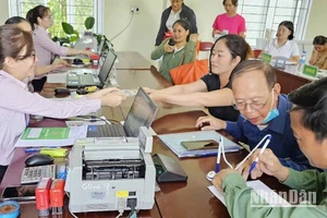 Chi nhánh Ngân hàng Chính sách tỉnh Yên Bái khẩn trương cho vay bổ sung nguồn vốn để người nghèo và các đối tượng chính sách khác khôi phục sản xuất kinh doanh sau mưa lũ.