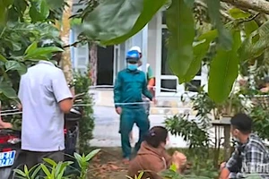 Lực lượng nghiệp vụ Công an tỉnh Cà Mau khoanh vùng khu vực nạn nhân tử vong để thu thập chứng cứ