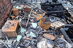 Tài sản và nhiều vật dụng trong nhà ông Hồ Chí Anh bị thiêu rụi sau vụ hỏa hoạn.
