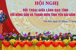 Toàn cảnh lãnh đạo tỉnh Yên Bái đối thoại với nông dân và tuổi trẻ. (Ảnh: THANH SƠN)