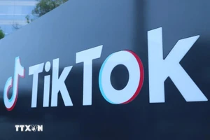Biểu tượng mạng xã hội TikTok tại một văn phòng ở Los Angeles, Mỹ. 