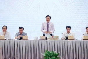 Bộ trưởng, Chủ nhiệm Văn phòng Chính phủ Trần Văn Sơn chủ trì họp báo Chính phủ thường kỳ tháng 6. (Ảnh: VGP) 