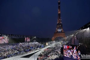 Lễ khai mạc Olympic 2024 hoành tráng và lung linh trên sông Seine 