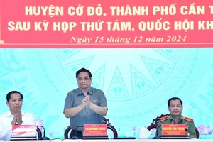 Thủ tướng Phạm Minh Chính tiếp xúc cử tri tại huyện Cờ Đỏ, thành phố Cần Thơ sau kỳ họp thứ 8, Quốc hội khoá XV (Ảnh: Thanh Giang). 